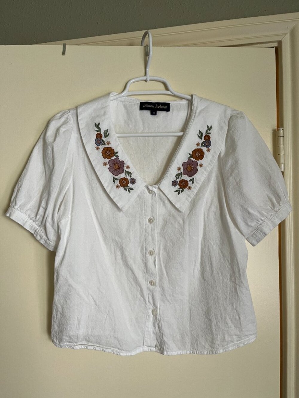 Princess Highway Floral Embroidered Collar White Button Down, Size 10 AUS, US 6